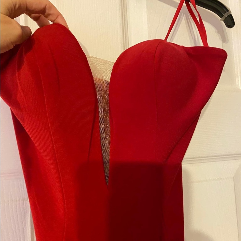 Mac Duggal. No tags inside. Stretchy. My measurements are 32, 24 1/2, 34